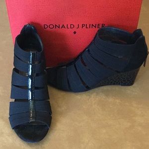 Black crepe elastic / patent wedge heels